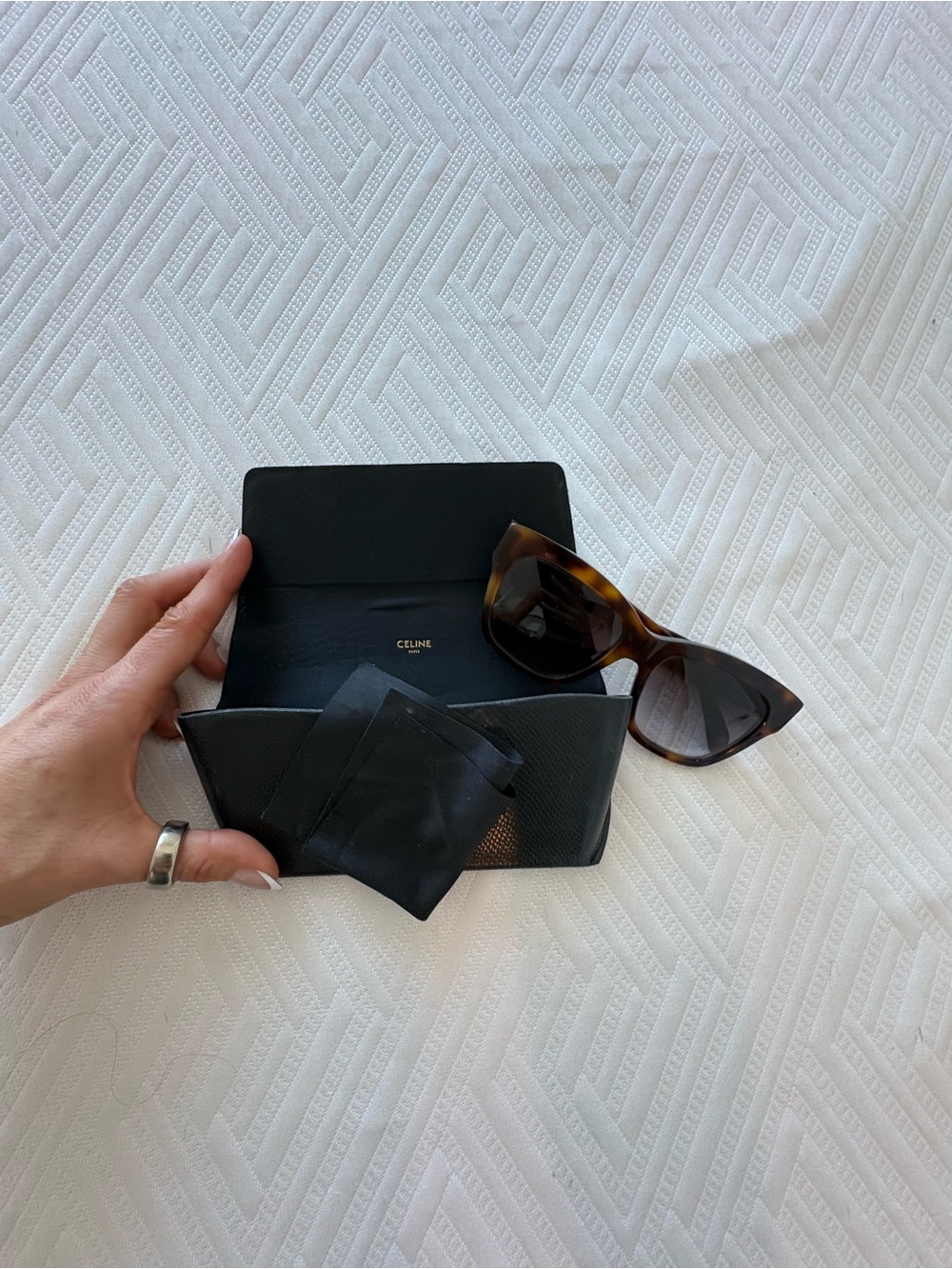Authentic damaged Celine Tortoise Sunglasses including Case with Cleaning Cloth